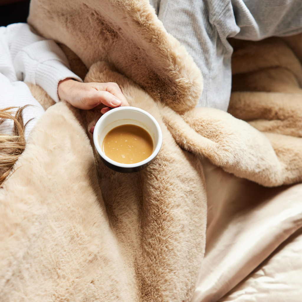 Pretty Rugged Indoor Faux Fur Blanket – 55 × 70 Inches