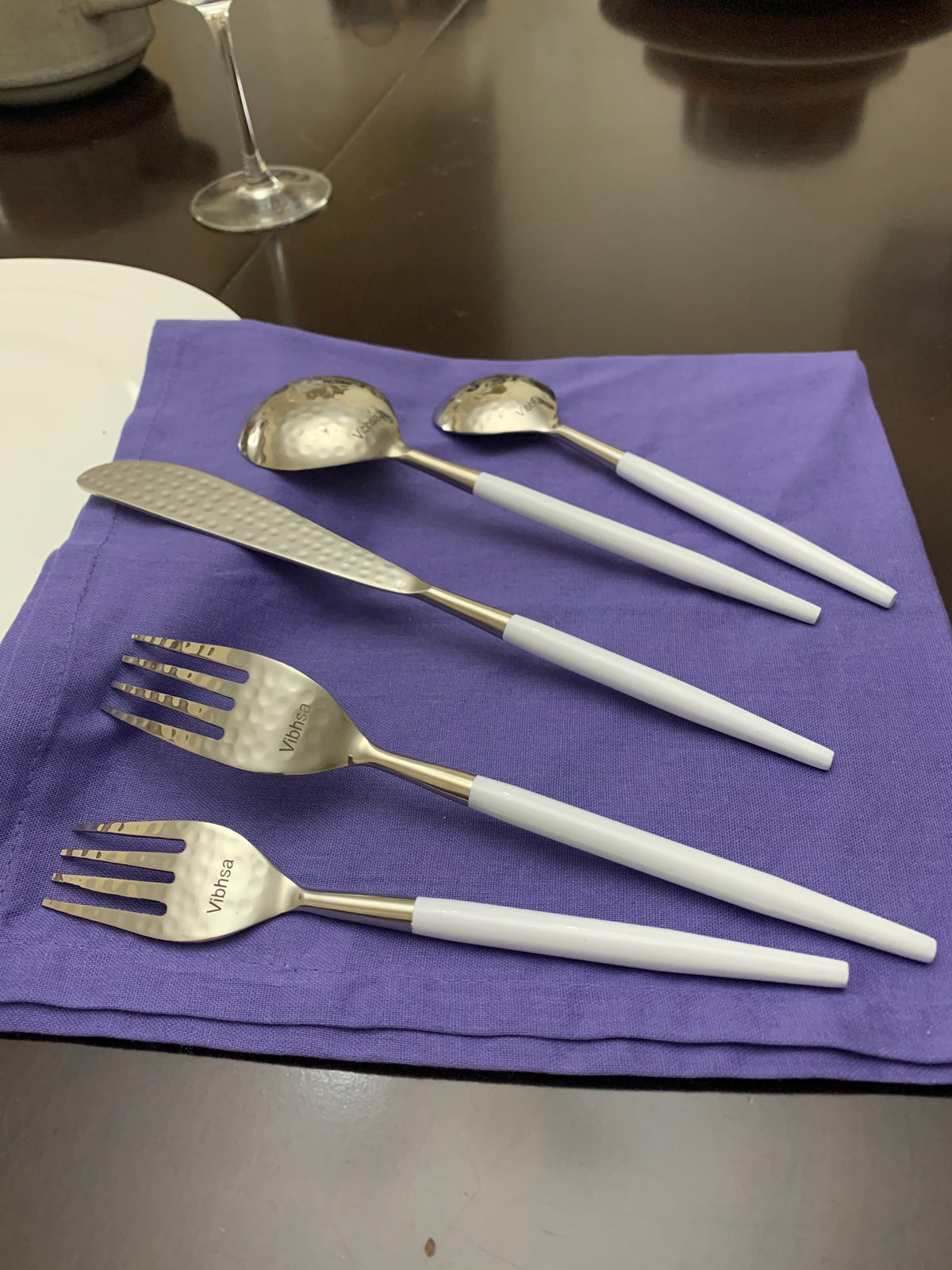 White & Silver Flatware Set — 20 Piece