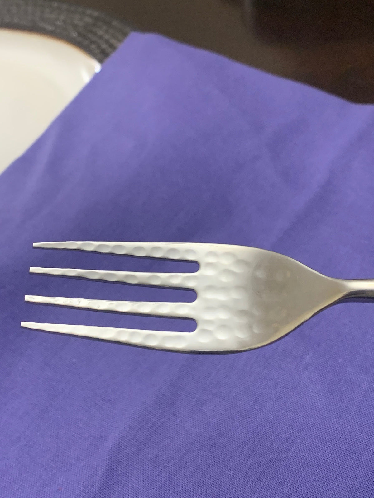 White & Silver Flatware Set — 20 Piece