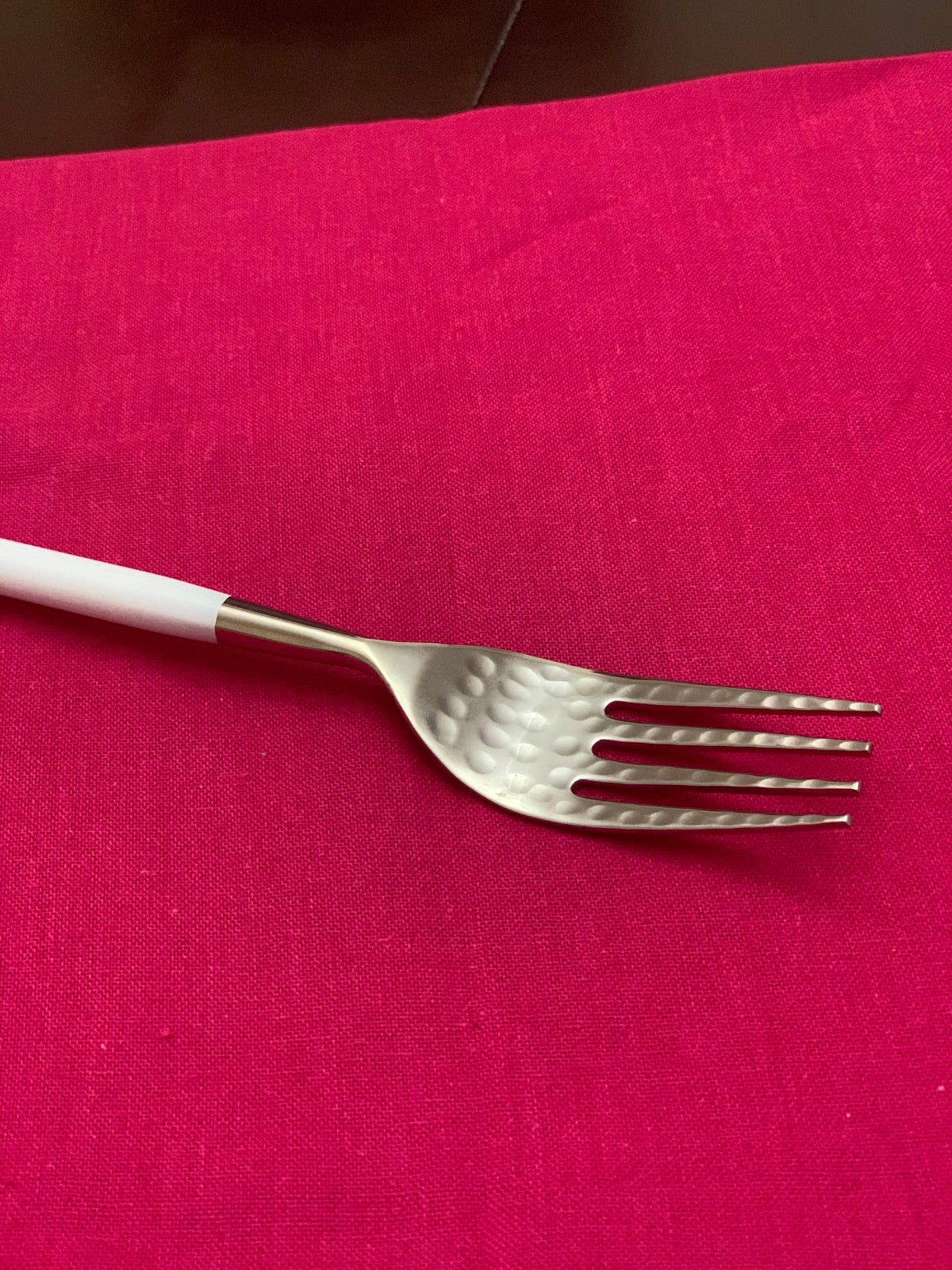 White & Silver Flatware Set — 20 Piece