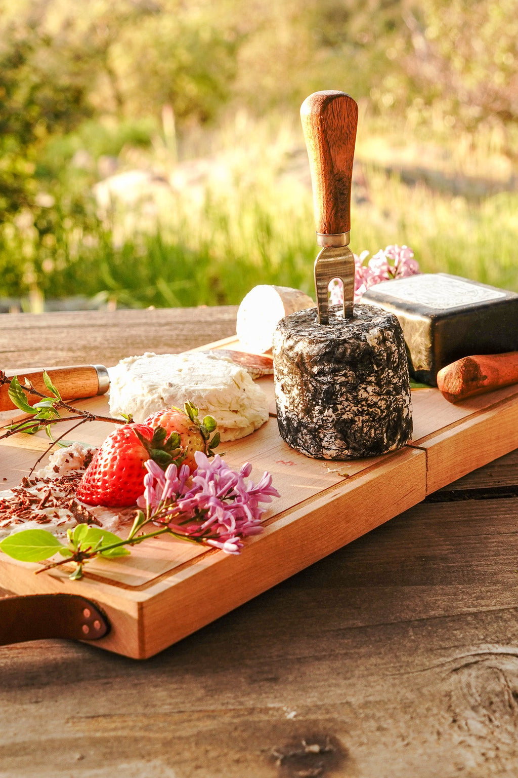 Folding Acacia Cheese Board with Serving Tools