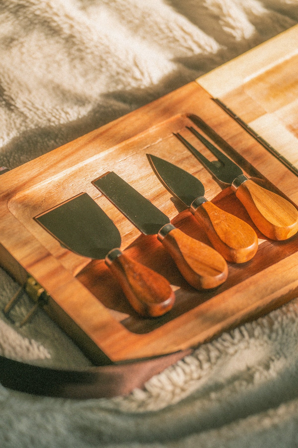 Folding Acacia Cheese Board with Serving Tools