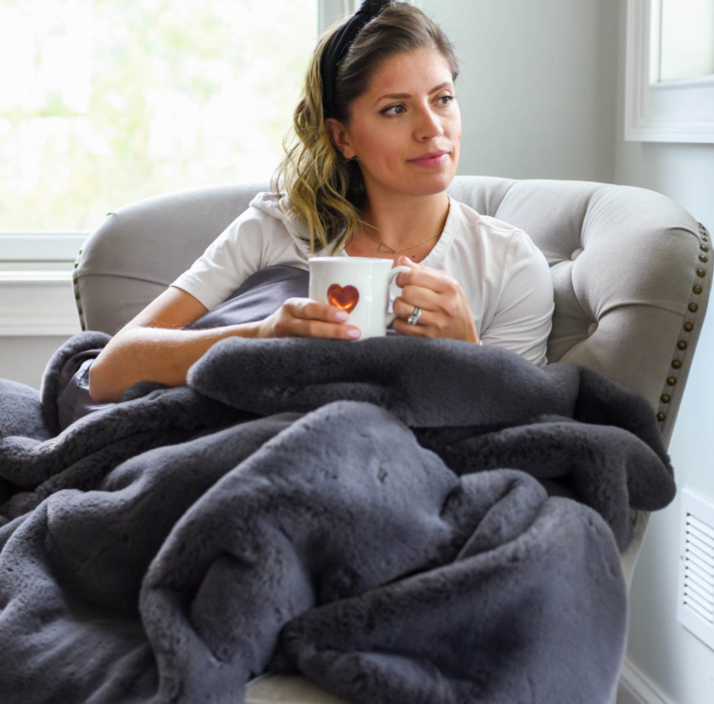 Pretty Rugged Indoor Faux Fur Blanket – 55 × 70 Inches